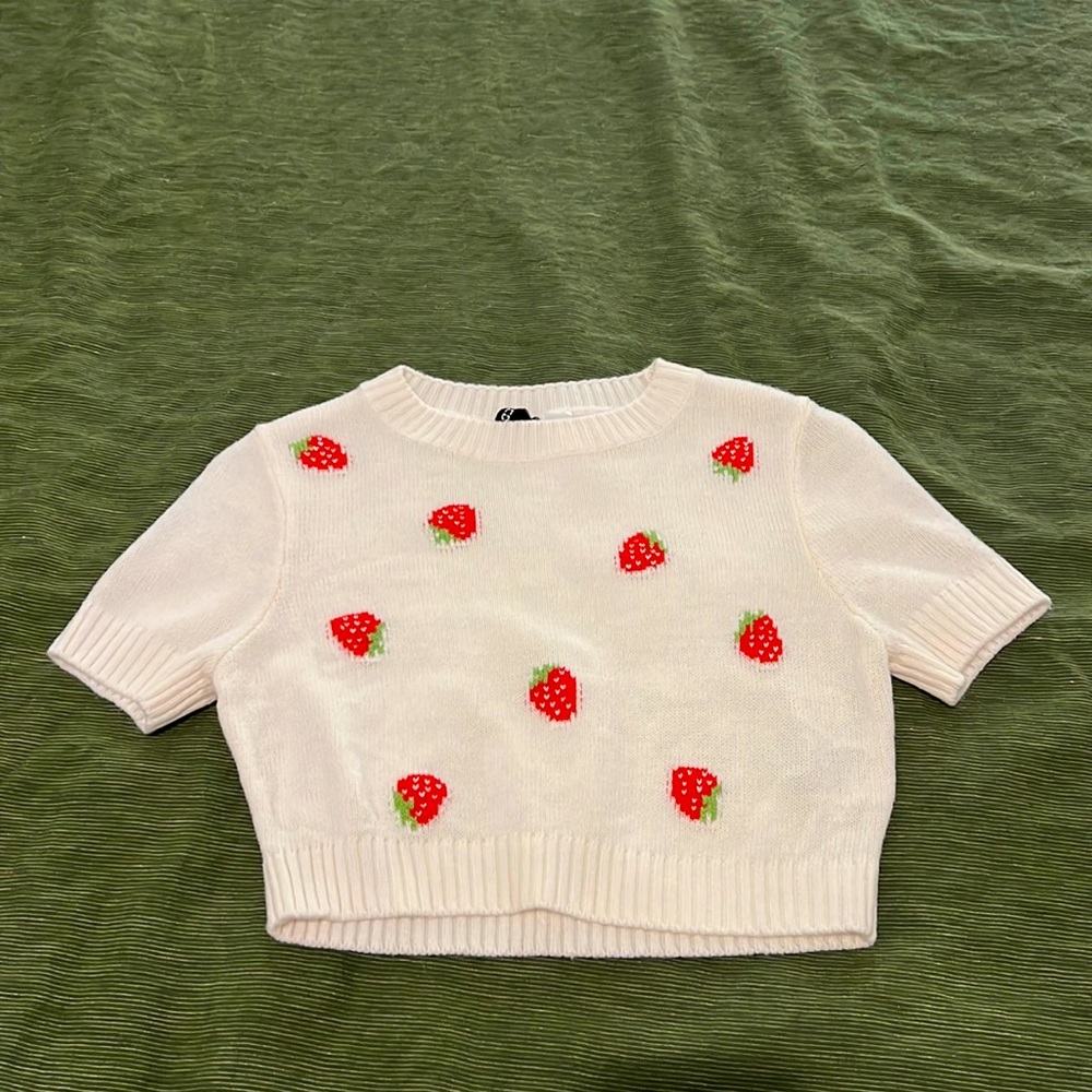H&M cropped white knitted top with strawberry detail